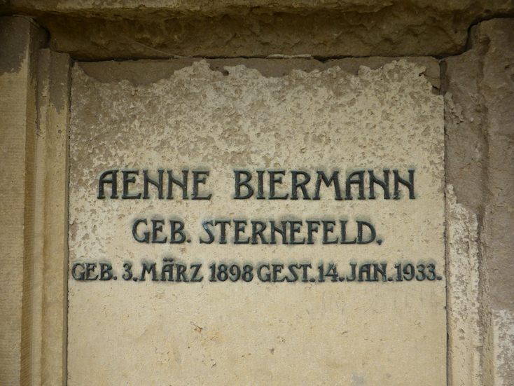 Grabtext_Aenne_Biermann 